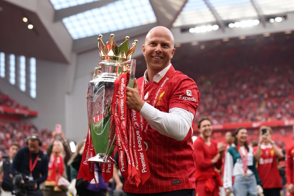 致力于加强, 持续的英超